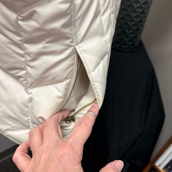 Eddie Bauer White Down Puffer Vest L Faux Fur Collar Winter Warm Outerwear - Picture 7 of 12